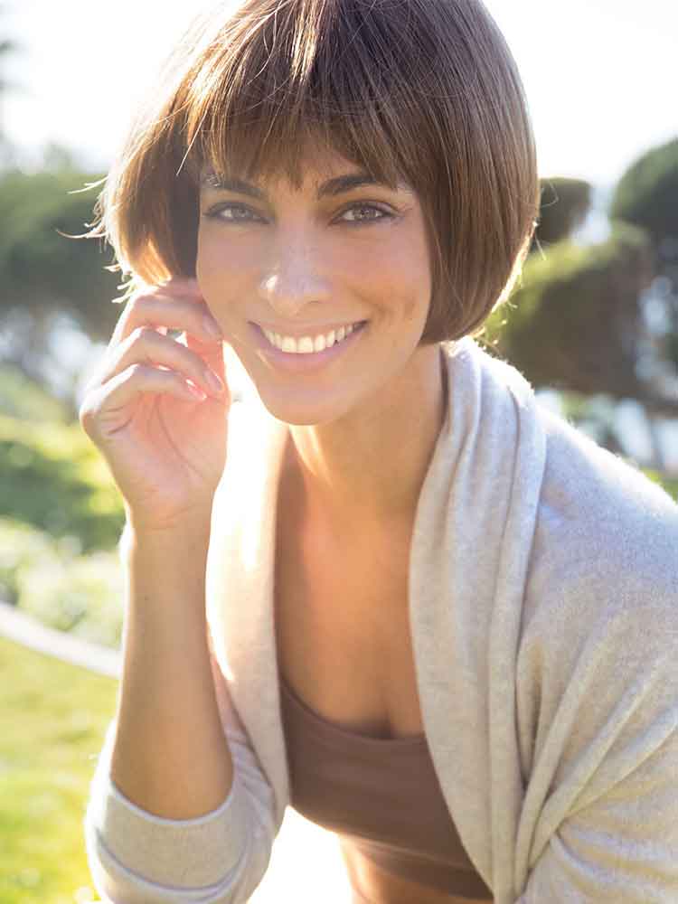 Front view of Erin wig by Amore – a chin-length bob with full fringe, double monofilament top and for natural comfort.