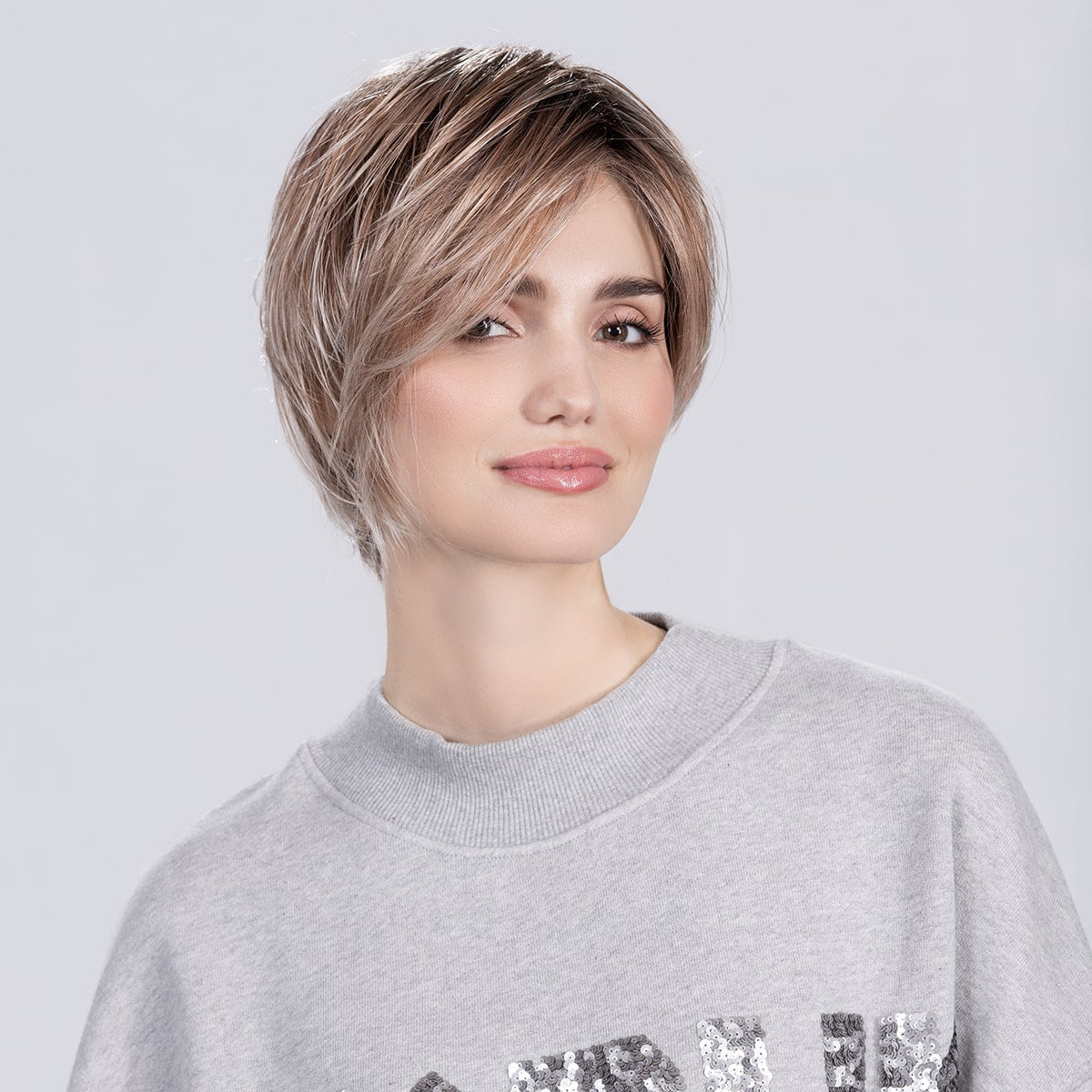 Front view of Echo Wig by Ellen Wille – long, layered synthetic wig with soft waves in Sand Multi Rooted.