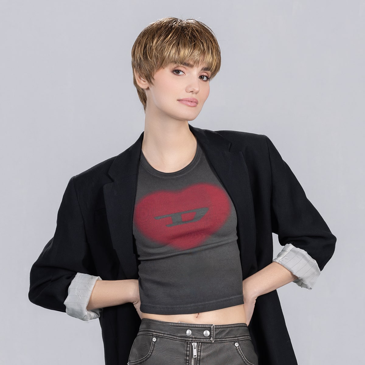 Front image of Tool Wig by Ellen Wille from the Perucci Collection – a short, textured synthetic wig with wispy layers in colour Bernstein Rooted.