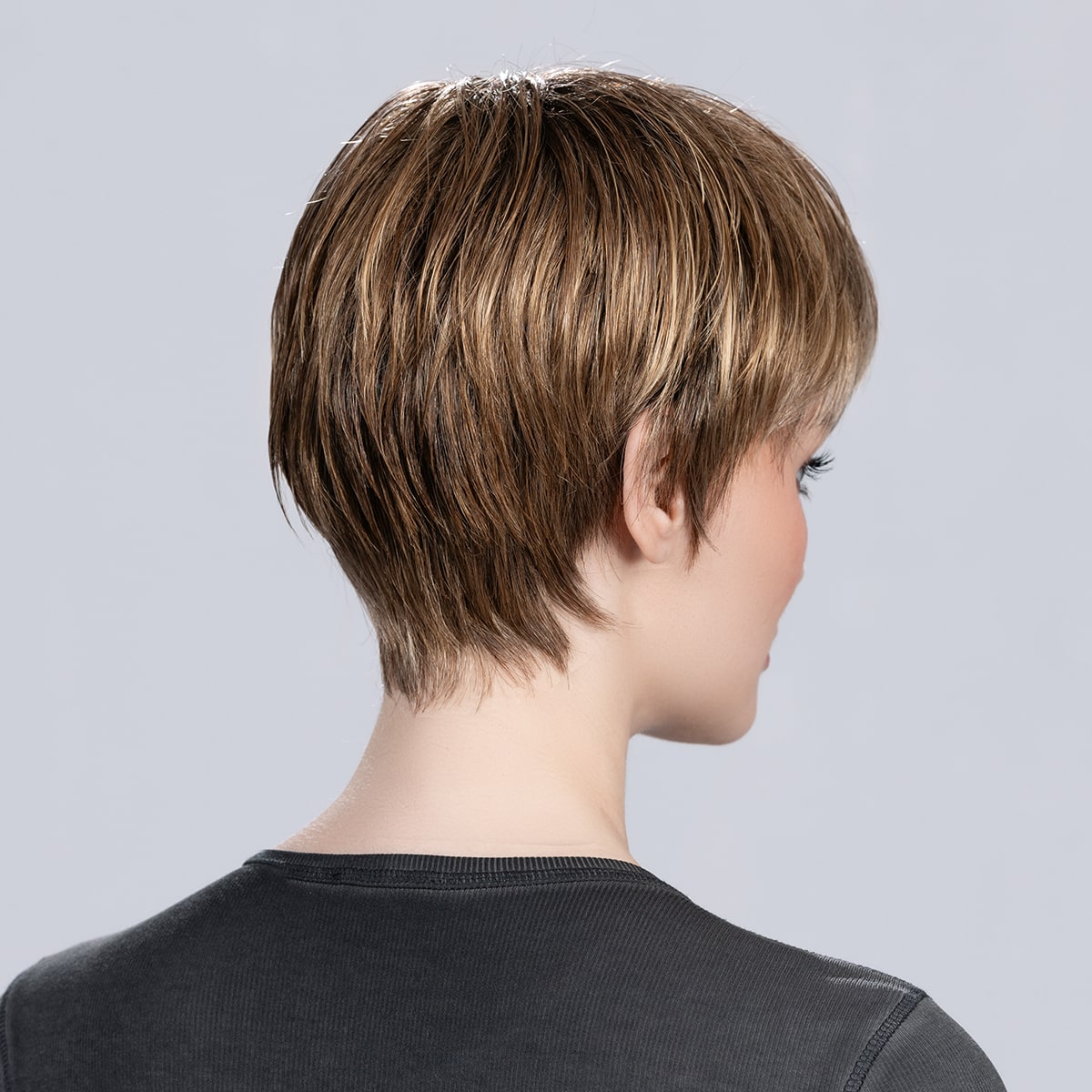 Back view of Tool Wig by Ellen Wille from the Perucci Collection – a short, textured synthetic wig with wispy layers in colour Bernstein Rooted.