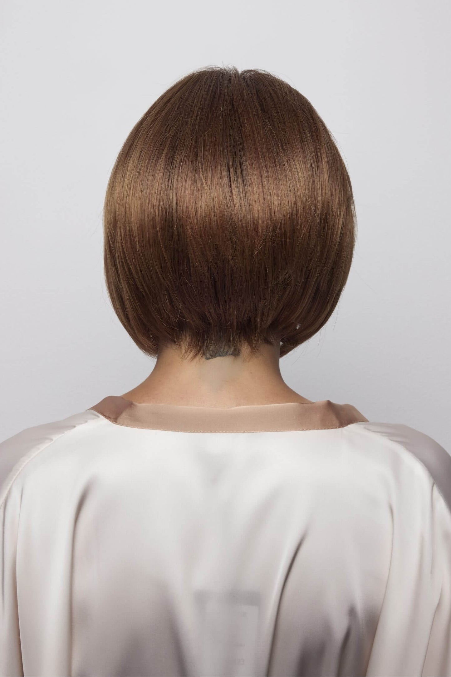 Ayumi wig by Noriko, chin-length straight bob in Venetian-R back view.