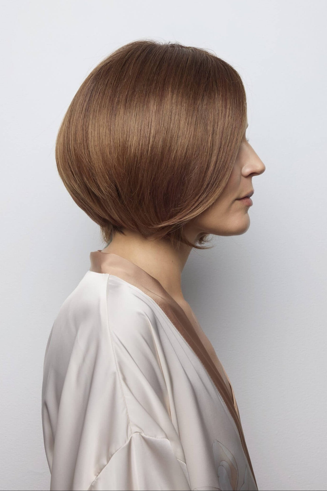 Ayumi wig by Noriko, chin-length straight bob in Venetian-R - un-styled side view.