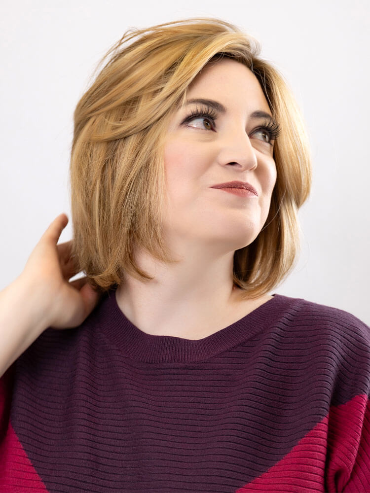 Side profile Hera 8 human hair wig by Dimples. Remy hair with a hand-tied cap. Colour Honey Bun Rooted.