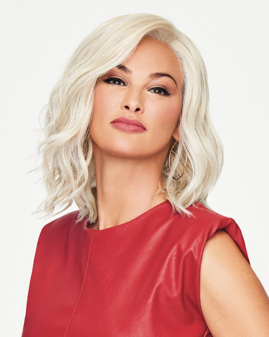 Simmer wig by Raquel Welch in Iced Sweet Cream – beachy waves in a heat-friendly synthetic style with natural movement and styling versatility.